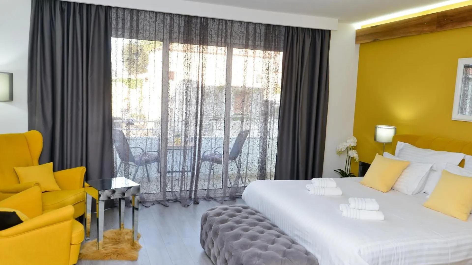 Piazza Rooms زادار 4*,